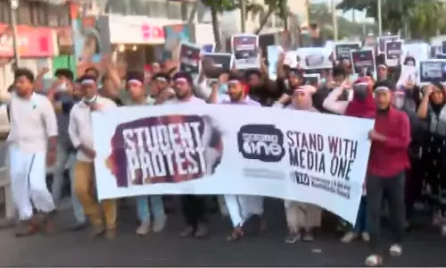 മീഡിയവൺ സംപ്രേഷണ വിലക്ക്;കോഴിക്കോട് വിദ്യാർഥികളുടെ പ്രതിഷേധ റാലി മീഡിയവൺ സംപ്രേഷണ വിലക്ക്;കോഴിക്കോട് വിദ്യാർഥികളുടെ പ്രതിഷേധ റാലി