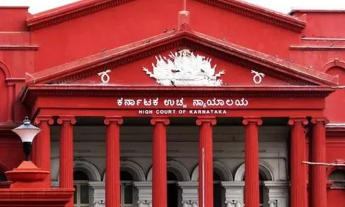 വിധി വരുന്നത് വരെ കർണാടകയിലെ വിദ്യാഭ്യാസ സ്ഥാപനങ്ങളിൽ മതപരമായ വസ്ത്രങ്ങൾ ധരിക്കരുതെന്ന് കോടതി വിധി വരുന്നത് വരെ കർണാടകയിലെ വിദ്യാഭ്യാസ സ്ഥാപനങ്ങളിൽ മതപരമായ വസ്ത്രങ്ങൾ ധരിക്കരുതെന്ന് കോടതി