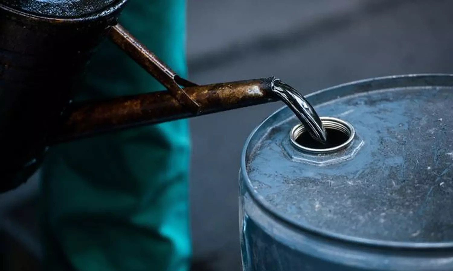 ആഗോള വിപണിയിൽ എണ്ണ വില വീണ്ടുമുയരാൻ സാധ്യത; ബാരലിന് നൂറ് ഡോളർ മറികടക്കും ആഗോള വിപണിയിൽ എണ്ണ വില വീണ്ടുമുയരാൻ സാധ്യത; ബാരലിന് നൂറ് ഡോളർ മറികടക്കും