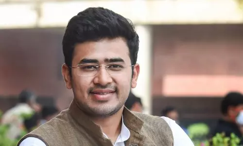 ഇവിടെ തൊഴിലില്ലായ്മയില്ല, കോണ്ഗ്രസിന്റെ രാജകുമാരന് മാത്രമാണ് പണിയില്ലാത്തതെന്ന് ബി.ജെ.പി എം.പി ഇവിടെ തൊഴിലില്ലായ്മയില്ല, കോണ്ഗ്രസിന്റെ രാജകുമാരന് മാത്രമാണ് പണിയില്ലാത്തതെന്ന് ബി.ജെ.പി എം.പി