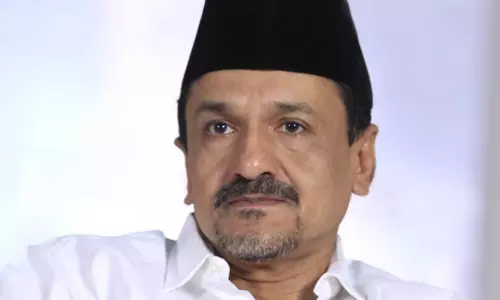 ഹിജാബ് ധരിക്കരുതെന്ന് പറയുന്നത് മൗലികാവകാശങ്ങളുടെ മേലുള്ള കടന്നുകയറ്റം സാദിക്കലി ശിഹാബ് തങ്ങൾ ഹിജാബ് ധരിക്കരുതെന്ന് പറയുന്നത് മൗലികാവകാശങ്ങളുടെ മേലുള്ള കടന്നുകയറ്റം സാദിക്കലി ശിഹാബ് തങ്ങൾ