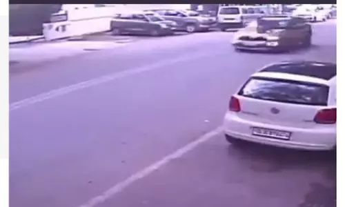 കച്ചവടക്കാരനെ കാറിടിപ്പിച്ച് നൂറു മീറ്റർ കൊണ്ടുപോയി; ഡൽഹിയിൽ മുൻ ഉദ്യോഗസ്ഥന്റെ മകൻ അറസ്റ്റിൽ കച്ചവടക്കാരനെ കാറിടിപ്പിച്ച് നൂറു മീറ്റർ കൊണ്ടുപോയി; ഡൽഹിയിൽ മുൻ ഉദ്യോഗസ്ഥന്റെ മകൻ അറസ്റ്റിൽ