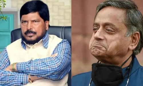 ശശി തരൂരിനും അക്ഷരപ്പിശകോ!? ട്രോളുമായി കേന്ദ്രമന്ത്രി രാംദാസ് അത്താവാലെ