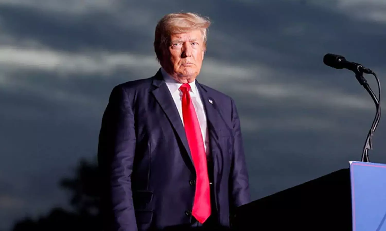 വൈറ്റ് ഹൗസില്‍ കടലാസ് കീറിയിട്ടു; ട്രംപിനെതിരെ ആരോപണം