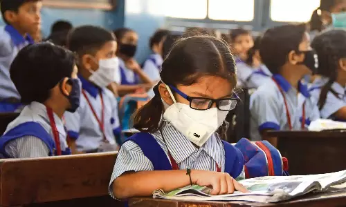 സംസ്ഥാനത്തെ സ്കൂളുകൾ പൂർണ തോതിൽ പ്രവർത്തിക്കുന്നത് സംബന്ധിച്ച മാർഗരേഖ ഇന്ന് പുറത്തിറക്കും സംസ്ഥാനത്തെ സ്കൂളുകൾ പൂർണ തോതിൽ പ്രവർത്തിക്കുന്നത് സംബന്ധിച്ച മാർഗരേഖ ഇന്ന് പുറത്തിറക്കും