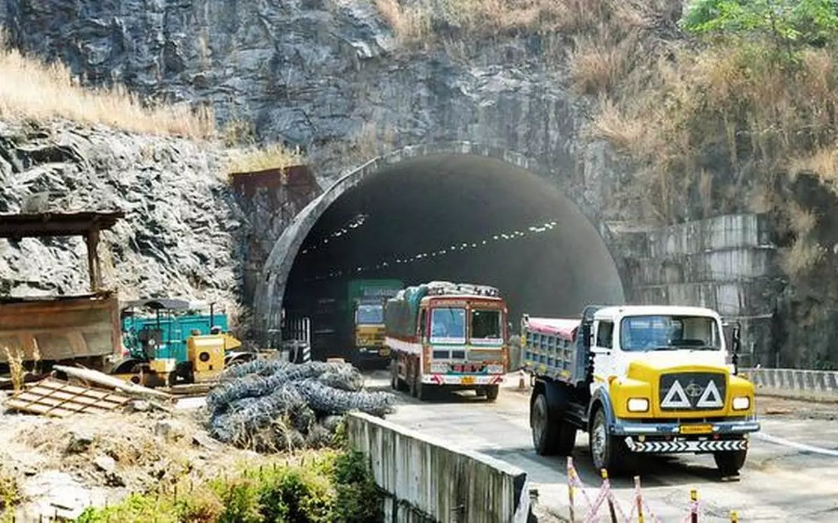കുതിരാൻ തുരങ്കം; പാറപൊട്ടിക്കല്‍ അവസാന ഘട്ടത്തിലേക്ക്
