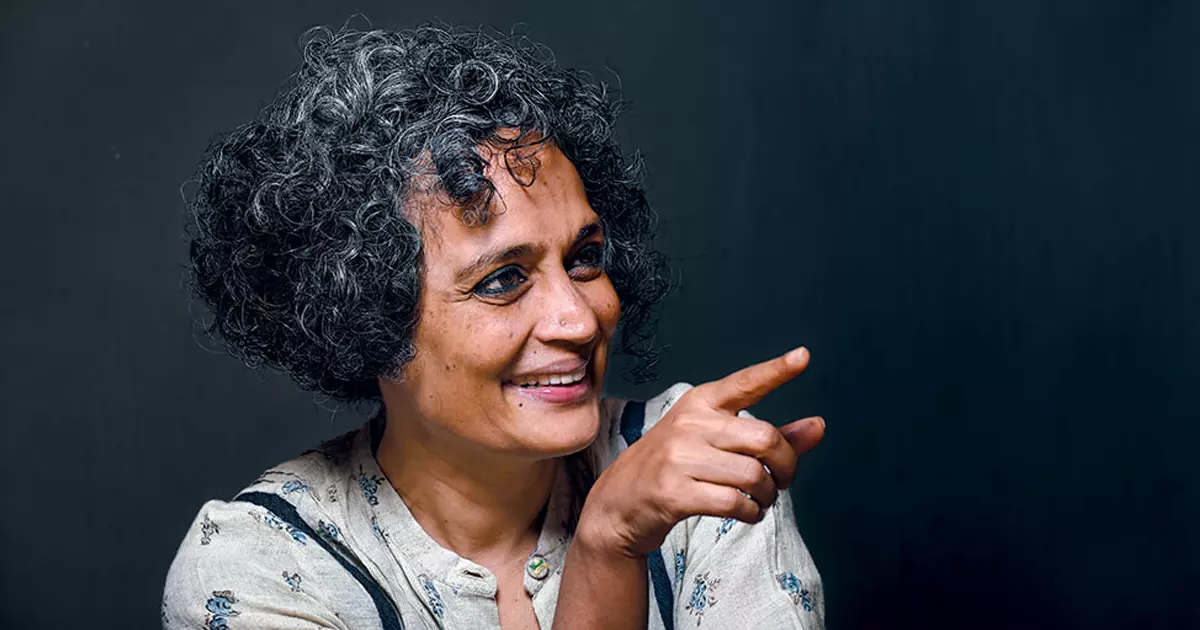 ഹിന്ദുത്വ ദേശീയതയ്ക്ക് ഇന്ത്യയെ തകർക്കാൻ കഴിയും, പക്ഷേ ജനങ്ങൾ ഫാഷിസത്തെ ചെറുക്കും: അരുന്ധതി റോയ് ഹിന്ദുത്വ ദേശീയതയ്ക്ക് ഇന്ത്യയെ തകർക്കാൻ കഴിയും, പക്ഷേ ജനങ്ങൾ ഫാഷിസത്തെ ചെറുക്കും: അരുന്ധതി റോയ്