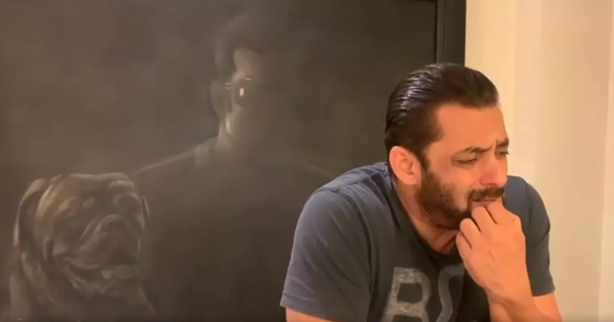 ലഗ് ജാ ഗലെ... പാട്ടു പാടി ലതാ മങ്കേഷ്‌ക്കറിന് വൈകാരിക ആദരാജ്ഞലിയുമായി സൽമാൻ ഖാൻ