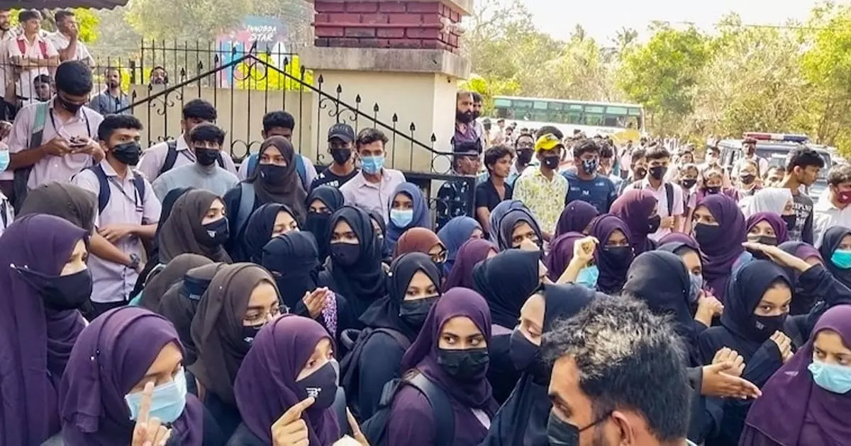 ഹിജാബ് വിവാദത്തിനിടെ നാളെ സ്കൂള്‍ തുറക്കും; ഉഡുപ്പിയില്‍ നിരോധനാജ്ഞ