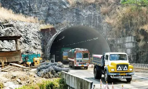 കുതിരാൻ തുരങ്കം; പാറപൊട്ടിക്കല്‍ അവസാന ഘട്ടത്തിലേക്ക്