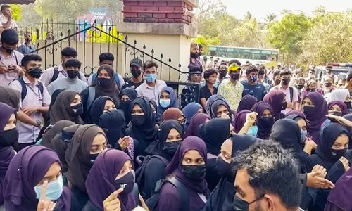 ഹിജാബ് വിവാദത്തിനിടെ നാളെ സ്കൂള്‍ തുറക്കും; ഉഡുപ്പിയില്‍ നിരോധനാജ്ഞ