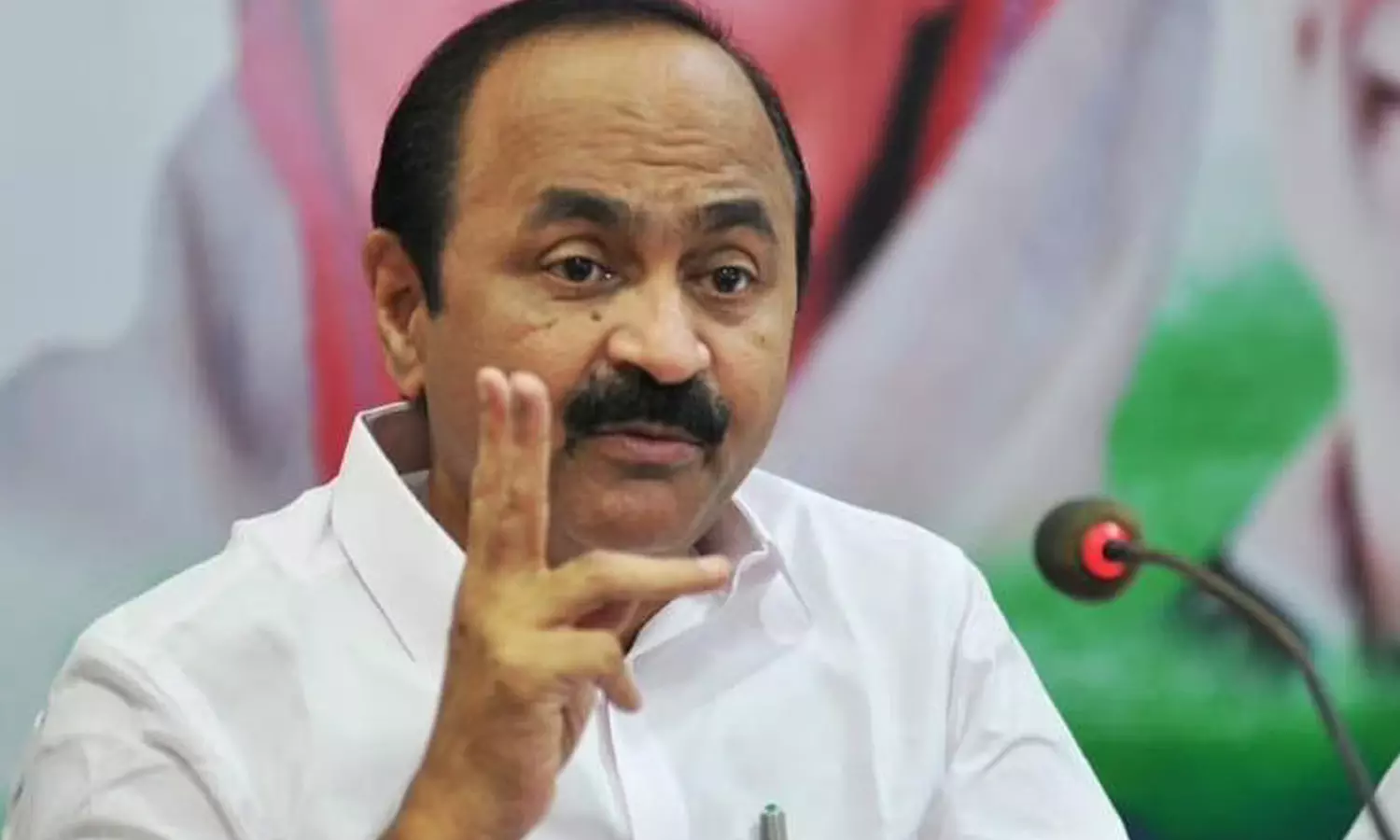 കേരളം ഭരിക്കുന്നത് സർക്കാരല്ല,പാർട്ടിയാണ്; രൂക്ഷവിമർശനവുമായി വി.ഡി സതീശൻ കേരളം ഭരിക്കുന്നത് സർക്കാരല്ല,പാർട്ടിയാണ്; രൂക്ഷവിമർശനവുമായി വി.ഡി സതീശൻ