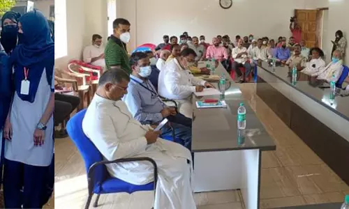 ഉഡുപ്പിയിൽ ഡ്രസ് കോഡ് നിർബന്ധമല്ലാത്ത കോളജുകളിൽ ഹിജാബ് ധരിക്കാമെന്ന് സമാധാന യോഗം ഉഡുപ്പിയിൽ ഡ്രസ് കോഡ് നിർബന്ധമല്ലാത്ത കോളജുകളിൽ ഹിജാബ് ധരിക്കാമെന്ന് സമാധാന യോഗം