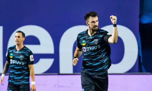 വിജയവഴിയിൽ തിരികെയെത്തി ബ്ലാസ്റ്റേഴ്സ്; ഈസ്റ്റ് ബംഗാളിനെ തോൽപ്പിച്ചത് എതിരില്ലാത്ത ഒരു ഗോളിന് വിജയവഴിയിൽ തിരികെയെത്തി ബ്ലാസ്റ്റേഴ്സ്; ഈസ്റ്റ് ബംഗാളിനെ തോൽപ്പിച്ചത് എതിരില്ലാത്ത ഒരു ഗോളിന്