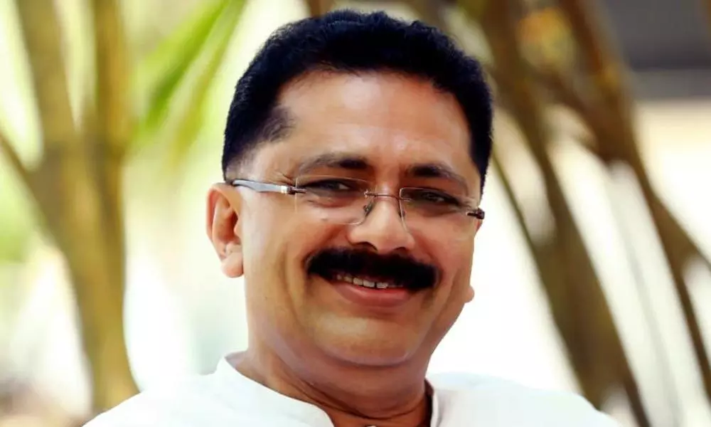 പച്ച കലർന്ന ചുവപ്പ് അരനൂറ്റാണ്ടിന്റെ ജീവിതമെഴുതി കെ.ടി ജലീൽ പച്ച കലർന്ന ചുവപ്പ് അരനൂറ്റാണ്ടിന്റെ ജീവിതമെഴുതി കെ.ടി ജലീൽ