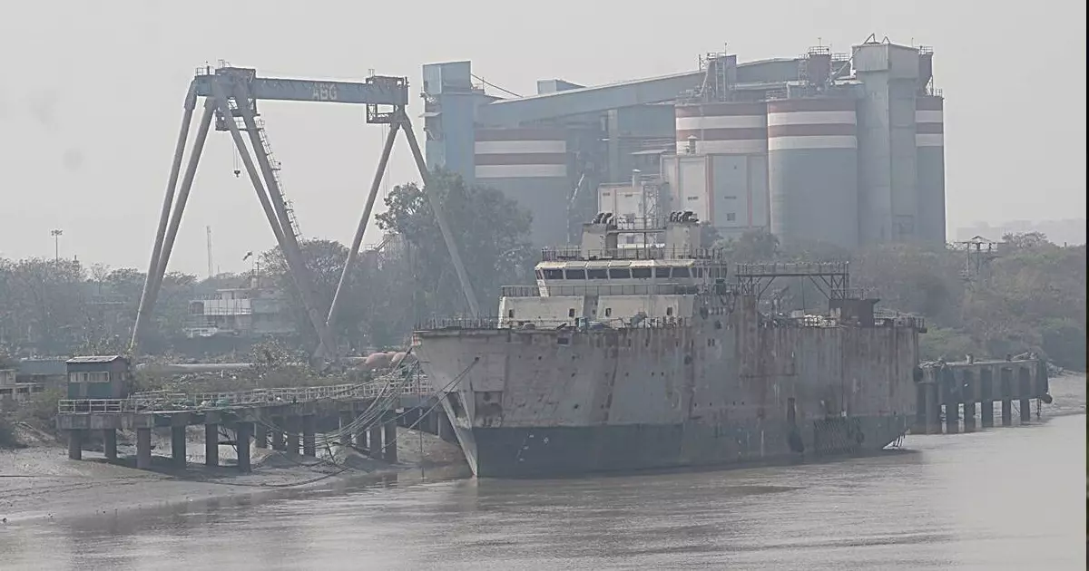 22,000 കോടി രൂപയുടെ വായ്പാ തട്ടിപ്പ്: എബിജി ഷിപ്യാര്ഡ് മേധാവികള്ക്കെതിരെ ലുക്ക് ഔട്ട് നോട്ടീസ് 22,000 കോടി രൂപയുടെ വായ്പാ തട്ടിപ്പ്: എബിജി ഷിപ്യാര്ഡ് മേധാവികള്ക്കെതിരെ ലുക്ക് ഔട്ട് നോട്ടീസ്