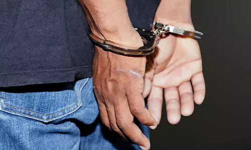 ഏഴ് സംസ്ഥാനങ്ങളിൽ നിന്നായി 14 വിവാഹം; വിവാഹ തട്ടിപ്പു വീരൻ പിടിയിൽ ഏഴ് സംസ്ഥാനങ്ങളിൽ നിന്നായി 14 വിവാഹം; വിവാഹ തട്ടിപ്പു വീരൻ പിടിയിൽ