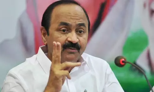 സിൽവർ ലൈൻ പദ്ധതിക്ക് അനുമതിയെന്നത് വ്യാജ പ്രചാരണം: വി.ഡി സതീശൻ സിൽവർ ലൈൻ പദ്ധതിക്ക് അനുമതിയെന്നത് വ്യാജ പ്രചാരണം: വി.ഡി സതീശൻ