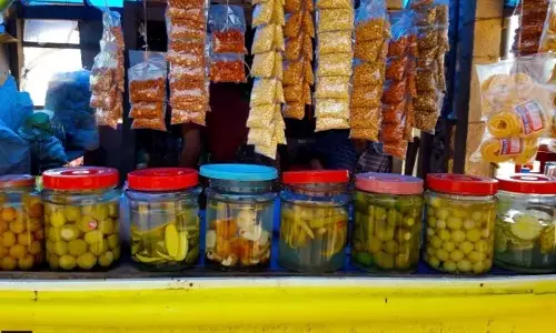 കോഴിക്കോട്ടേ തട്ടുകടകളിൽ രാസലായിനി ഉപയോഗിക്കുന്നു എന്ന് കോർപ്പറേഷന് മുന്നറിയിപ്പ് നൽകിരുന്നതായി പൊലീസ്