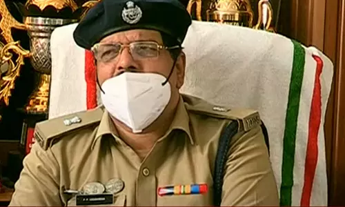 കണ്ണൂർ തോട്ടടയിലെ ബോംബേറ്; മരിച്ച ജിഷ്ണുവിന്റെ കയ്യിൽ ബോംബുണ്ടായിരുന്നില്ലെന്ന് പൊലീസ് കണ്ണൂർ തോട്ടടയിലെ ബോംബേറ്; മരിച്ച ജിഷ്ണുവിന്റെ കയ്യിൽ ബോംബുണ്ടായിരുന്നില്ലെന്ന് പൊലീസ്