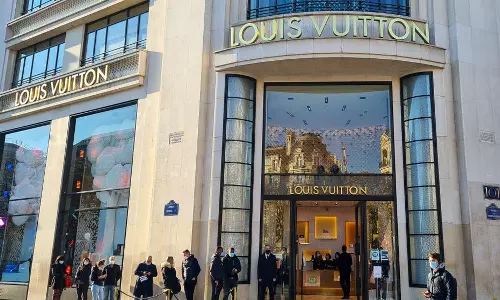 ലാഭം മുൻവർഷത്തേക്കാൾ 44% കൂടുതൽ; എന്നിട്ടും വില കൂട്ടി ലൂയിസ് വിറ്റൺ