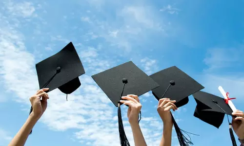 ഗവേഷണ പ്രബന്ധം അവതരിപ്പിച്ചവരെ ആദരിച്ചു