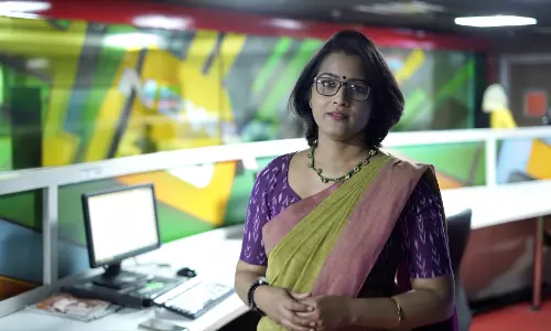 സംവാദങ്ങളെ അധിക്ഷേപം കൊണ്ട് തമസ്കരിക്കാനാകില്ല; സ്മൃതി പരുത്തിക്കാടിന് പിന്തുണയുമായി സാംസ്കാരിക ലോകം സംവാദങ്ങളെ അധിക്ഷേപം കൊണ്ട് തമസ്കരിക്കാനാകില്ല; സ്മൃതി പരുത്തിക്കാടിന് പിന്തുണയുമായി സാംസ്കാരിക ലോകം