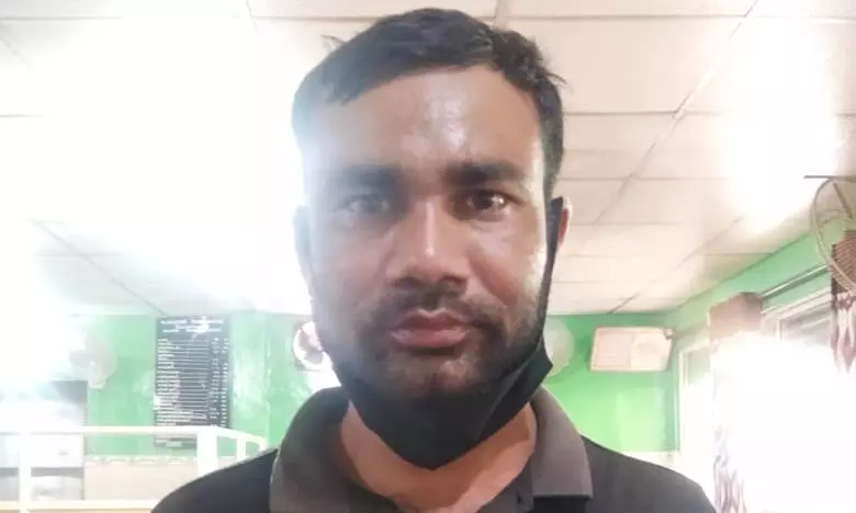 അസം പൊലീസ് 5 ലക്ഷം പാരിതോഷികം പ്രഖ്യാപിച്ച പിടികിട്ടാപ്പുള്ളിയെ പിടികൂടി അസം പൊലീസ് 5 ലക്ഷം പാരിതോഷികം പ്രഖ്യാപിച്ച പിടികിട്ടാപ്പുള്ളിയെ പിടികൂടി