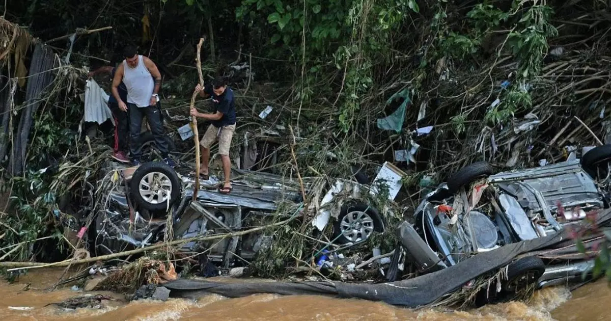 ബ്രസീലിൽ കനത്തമഴ, പ്രളയം, മണ്ണിടിച്ചിൽ; 104 പേർ മരിച്ചു ബ്രസീലിൽ കനത്തമഴ, പ്രളയം, മണ്ണിടിച്ചിൽ; 104 പേർ മരിച്ചു