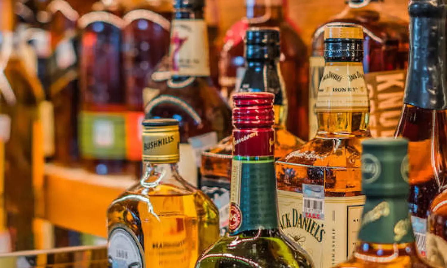 കേരളത്തിൽ മദ്യപാനികൾ കുറയുന്നു; പുതിയ കണക്കുകൾ ഇങ്ങനെ