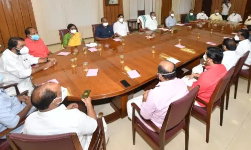 മന്ത്രിസഭ യോഗം ഇന്ന്; ബസ്,ടാക്സി നിരക്ക് വര്ധനയുള്പ്പെടെ ചര്ച്ചയാവും മന്ത്രിസഭ യോഗം ഇന്ന്; ബസ്,ടാക്സി നിരക്ക് വര്ധനയുള്പ്പെടെ ചര്ച്ചയാവും