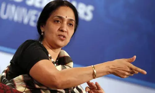 ആരാണ് ഹിമാലയത്തിലെ ആ അഞ്ജാത യോഗി? സ്റ്റോക് എക്‌സ്‌ചേഞ്ചിലെ രഹസ്യ വിവരങ്ങൾ ചിത്ര കൈമാറിയത് എന്തിന്? അന്വേഷണം