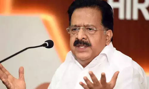 ഗവർണ്ണറും മുഖ്യമന്ത്രിയും ടോം&ജെറി കളിക്കുന്നു-രമേശ് ചെന്നിത്തല