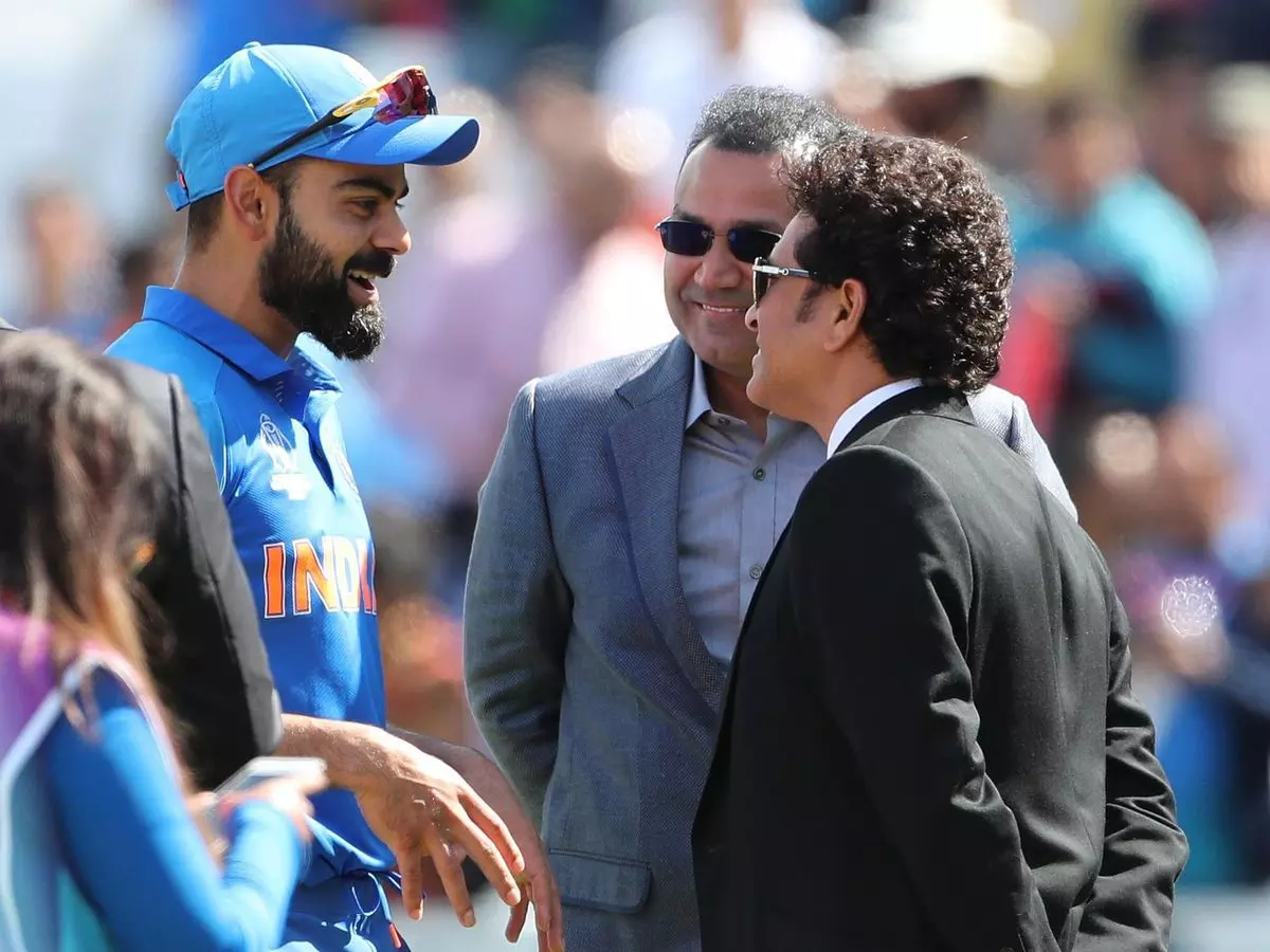 എനിക്കെന്റെ കണ്ണീരിനെ നിയന്ത്രിക്കാനായില്ല; കോഹ്ലിയുടെ അമൂല്യ സമ്മാനത്തെക്കുറിച്ച് ഓര്ത്തെടുത്ത് സച്ചിന് എനിക്കെന്റെ കണ്ണീരിനെ നിയന്ത്രിക്കാനായില്ല; കോഹ്ലിയുടെ അമൂല്യ സമ്മാനത്തെക്കുറിച്ച് ഓര്ത്തെടുത്ത് സച്ചിന്