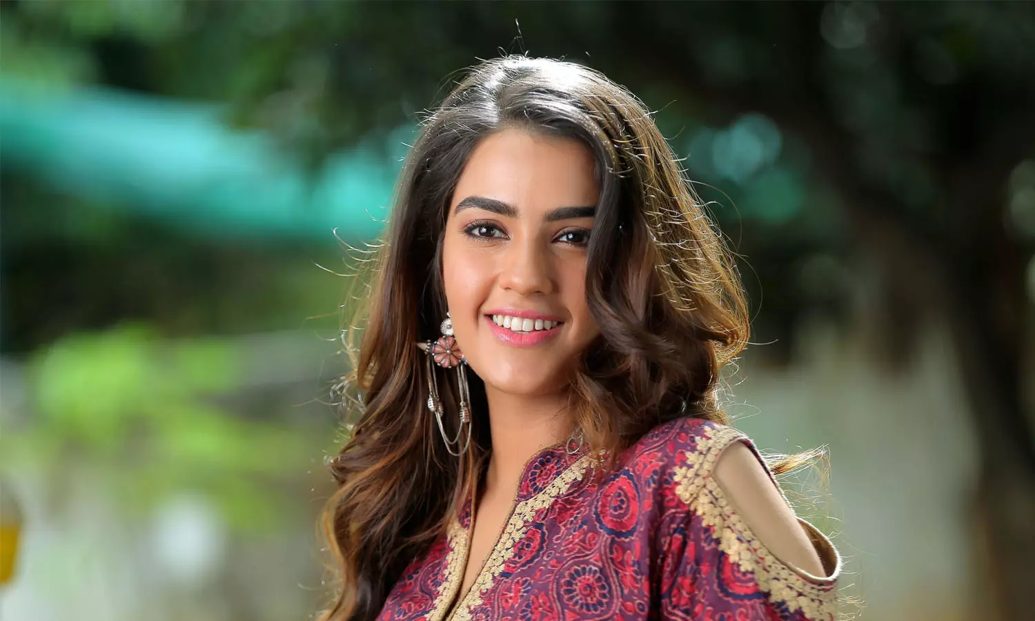 മദ്യപിച്ച് വാഹനമോടിച്ചു, പൊലീസുകാരനെ അധിക്ഷേപിച്ചു; നടി കാവ്യ ഥാപ്പറിനെതിരെ പൊലീസ് കേസെടുത്തു