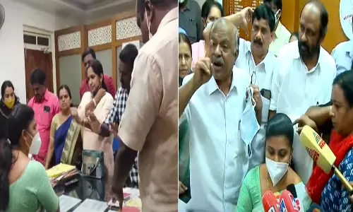 പ്രവർത്തനഫണ്ട് നൽകുന്നില്ലെന്ന് ആരോപണം; കോട്ടയം നഗരസഭാ ചെയർപേഴ്സണെ പൂട്ടിയിട്ടു പ്രവർത്തനഫണ്ട് നൽകുന്നില്ലെന്ന് ആരോപണം; കോട്ടയം നഗരസഭാ ചെയർപേഴ്സണെ പൂട്ടിയിട്ടു