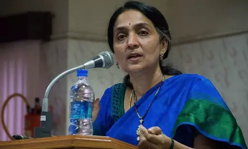 അജ്ഞാത യോഗിക്ക് രഹസ്യ വിവരങ്ങള്‍ കൈമാറി: എന്‍.എസ്.ഇയുടെ മുന്‍ സി.ഇ.ഒയെ സി.ബി.ഐ ചോദ്യംചെയ്തു