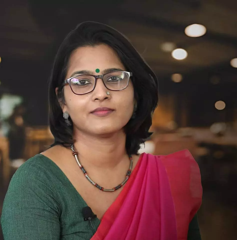 സ്മൃതി പരുത്തിക്കാടിനെതിരായ സൈബർ ആക്രമണത്തില് പൊലീസ് കേസെടുത്തു സ്മൃതി പരുത്തിക്കാടിനെതിരായ സൈബർ ആക്രമണത്തില് പൊലീസ് കേസെടുത്തു