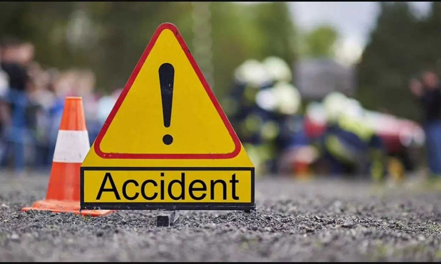 കണ്ണൂരിൽ നിർത്തിയിട്ട ലോറിയിൽ കാറിടിച്ച് 2 പേർ മരിച്ചു കണ്ണൂരിൽ നിർത്തിയിട്ട ലോറിയിൽ കാറിടിച്ച് 2 പേർ മരിച്ചു