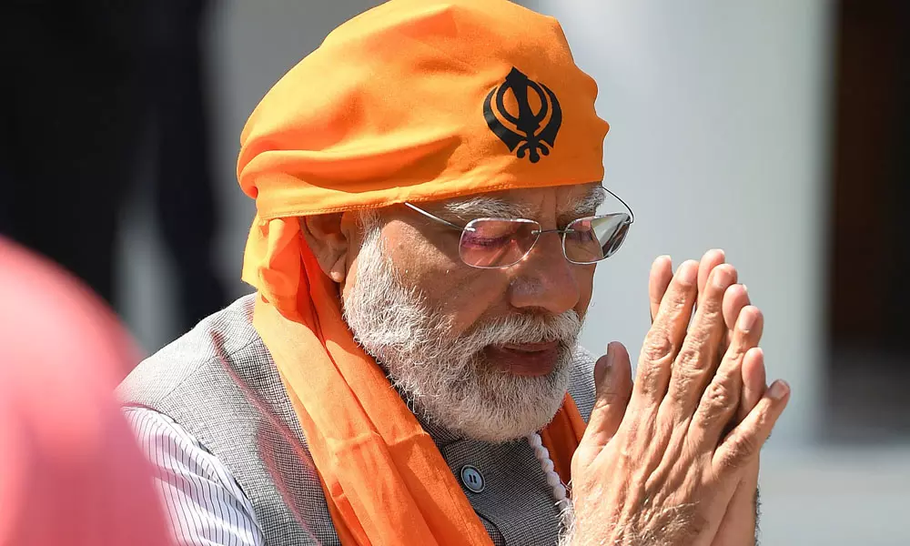 അടിയന്തരാവസ്ഥയിൽ ഒളിവിൽ കഴിഞ്ഞത് സിഖ് വേഷത്തിൽ: മോദി അടിയന്തരാവസ്ഥയിൽ ഒളിവിൽ കഴിഞ്ഞത് സിഖ് വേഷത്തിൽ: മോദി