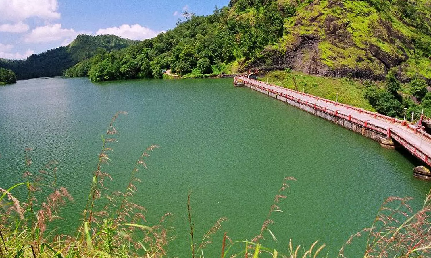 ഇടുക്കി പൊന്മുടിയിൽ സർവേയ്‌ക്കെത്തിയ സംഘത്തെ  ബാങ്ക് ഉദ്യോഗസ്ഥർ തടഞ്ഞു