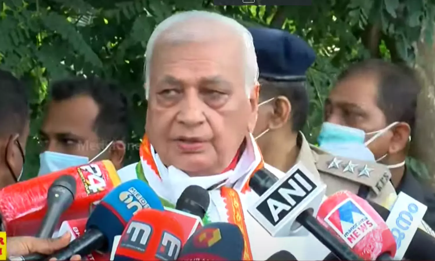 വി.ഡി സതീശൻ ഉമ്മൻചാണ്ടിയേയും രമേഷ് ചെന്നിത്തലയേയും കണ്ട് പഠിക്കണം: ഗവർണർ വി.ഡി സതീശൻ ഉമ്മൻചാണ്ടിയേയും രമേഷ് ചെന്നിത്തലയേയും കണ്ട് പഠിക്കണം: ഗവർണർ