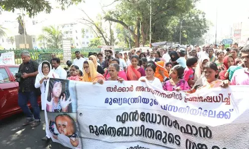 എൻഡോസൾഫാൻ ദുരിത ബാധിതരുടെ പുനരധിവാസ ഏകോപനത്തിനായി പ്രത്യേക സെല്ല് പുനഃസംഘടിപ്പിച്ചതിൽ വിവാദം