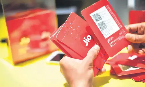 നിരക്ക് വർധിപ്പിച്ചതോടെ വെട്ടിലായി കമ്പനികൾ;ജിയോ വിട്ടുപോയത് 1.2 കോടി ഉപഭോക്താക്കൾ