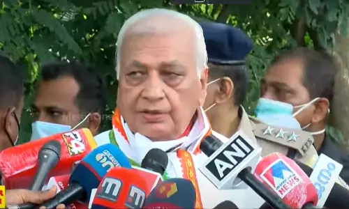 വി.ഡി സതീശൻ ഉമ്മൻചാണ്ടിയേയും രമേഷ് ചെന്നിത്തലയേയും കണ്ട് പഠിക്കണം: ഗവർണർ വി.ഡി സതീശൻ ഉമ്മൻചാണ്ടിയേയും രമേഷ് ചെന്നിത്തലയേയും കണ്ട് പഠിക്കണം: ഗവർണർ