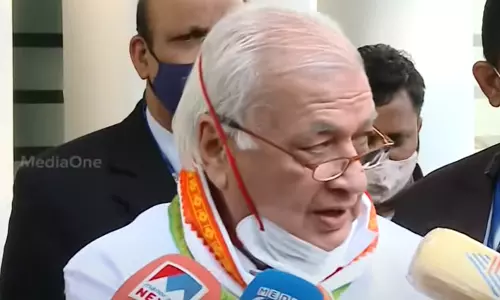 ചോദ്യ പേപ്പർ ആവർത്തിച്ചത് കനത്ത വീഴ്ച; കണ്ണൂർ സർവകലാശാലയിലെ ചോദ്യ പേപ്പർ ആവർത്തനത്തിൽ ഇടപെടുമെന്ന് ഗവർണർ