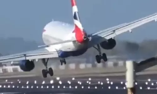 കൊടുങ്കാറ്റിൽ ആടിയുലഞ്ഞ് വിമാനങ്ങൾ, ലൈവ് വീഡിയോ ആകെ കണ്ടത് 65 ലക്ഷം പേർ