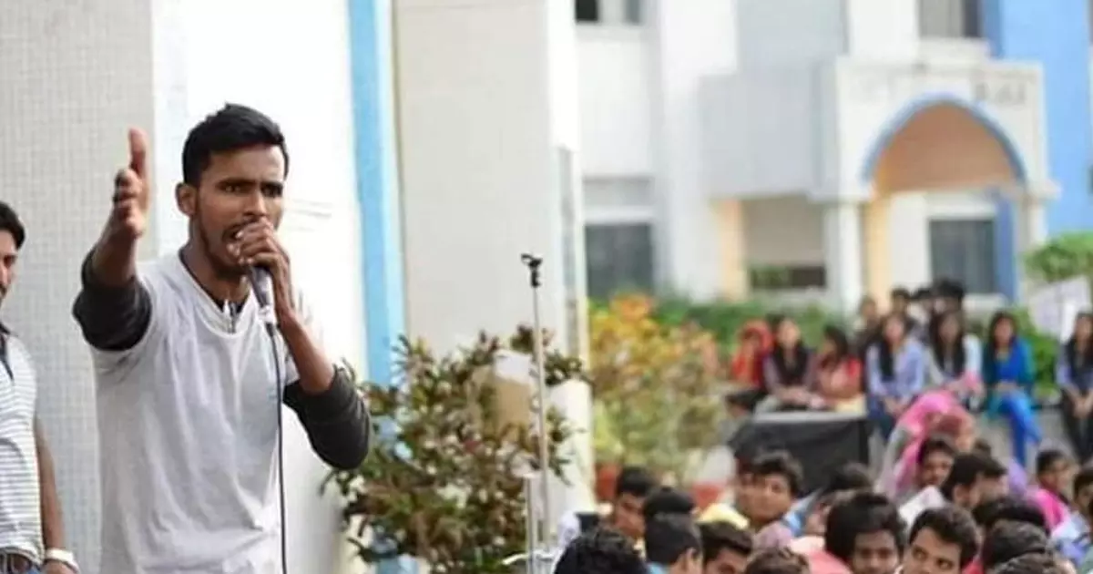 ബംഗാളില്‍ വിദ്യാര്‍ഥി നേതാവിനെ വീടിന്‍റെ ടെറസില്‍ നിന്ന് തള്ളിയിട്ടുകൊന്നു; അക്രമികളില്‍ ഒരാള്‍ പൊലീസ് യൂണിഫോമിലായിരുന്നുവെന്ന് പിതാവ്