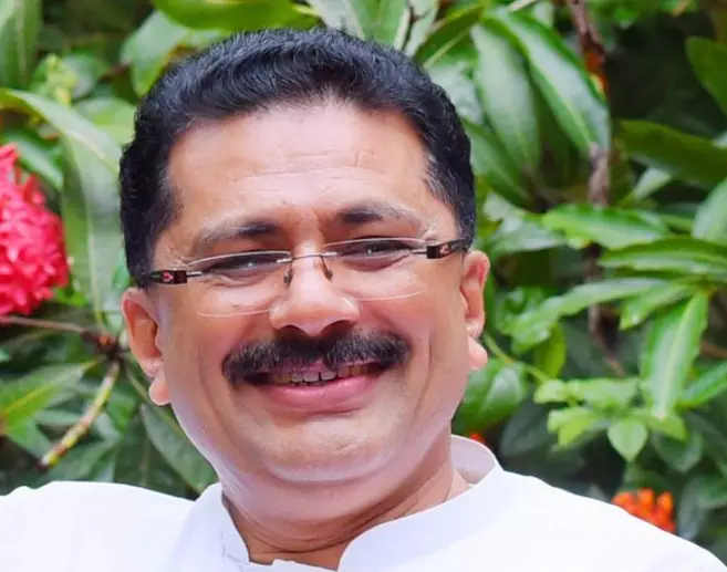 ഫാസിസ്റ്റുകൾ മാത്രം ഒരു ചേരിയിലും ഫാസിസ്റ്റ് വിരുദ്ധരെല്ലാം മറുചേരിയിലുമായി അണിനിരക്കും; ലീഗ് നേതാക്കൾക്കൊപ്പമുള്ള ചിത്രങ്ങൾ പങ്കുവച്ച് കെ.ടി ജലീൽ ഫാസിസ്റ്റുകൾ മാത്രം ഒരു ചേരിയിലും ഫാസിസ്റ്റ് വിരുദ്ധരെല്ലാം മറുചേരിയിലുമായി അണിനിരക്കും; ലീഗ് നേതാക്കൾക്കൊപ്പമുള്ള ചിത്രങ്ങൾ പങ്കുവച്ച് കെ.ടി ജലീൽ