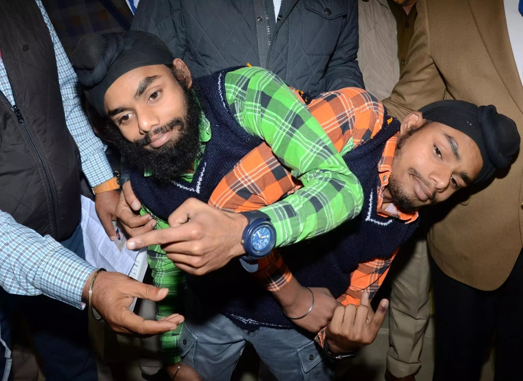 ഒരൊറ്റ ഉടലിൽ രണ്ട് വോട്ട്; ചരിത്രം കുറിച്ച് സോഹൻ-മോഹൻ